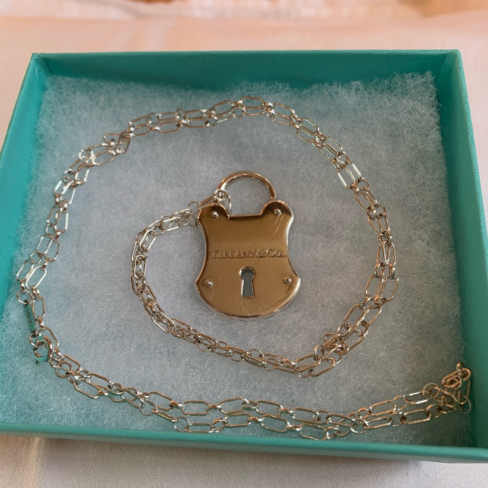 Tiffany Large Silver Lock Emblem & Tiffany Chain - Picture 2 of 6